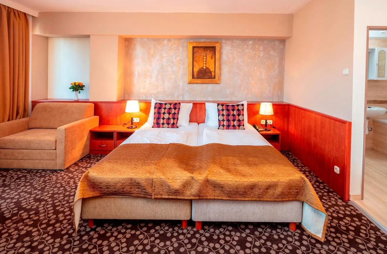 Hotel Charles Budapest 3*,
