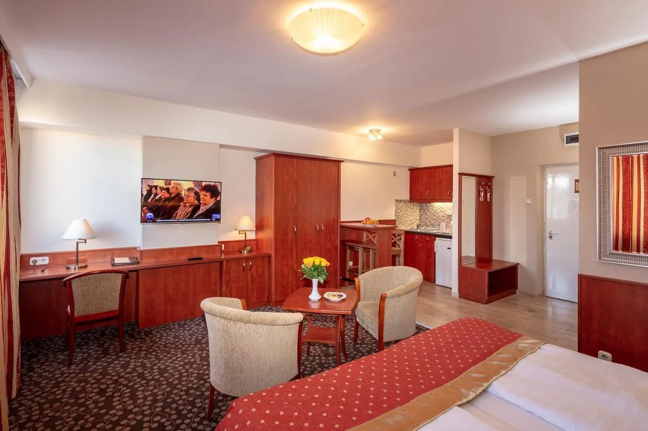 Hotel Charles Budapest 3*,