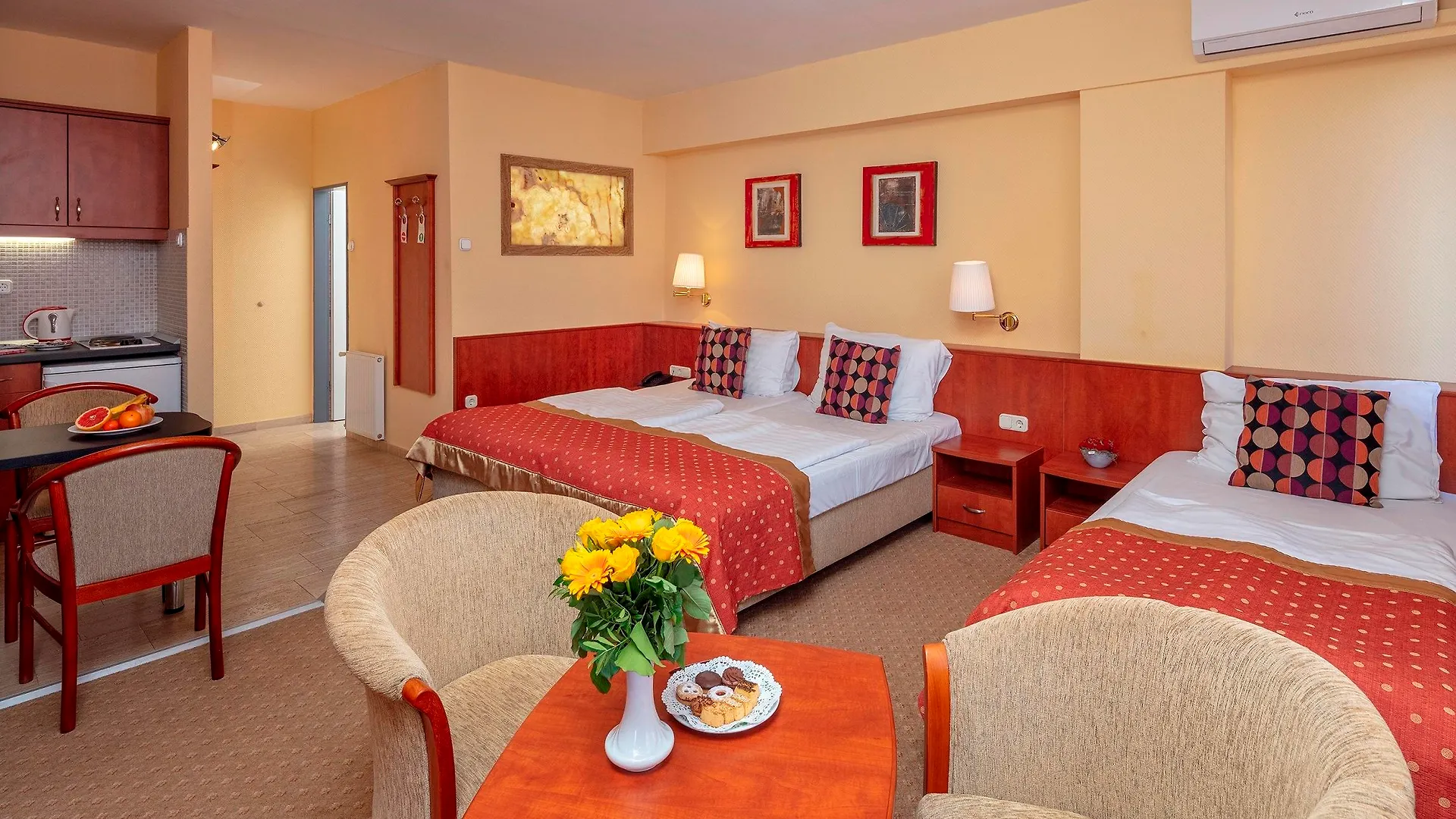 Hotel Charles Budapest 3*,